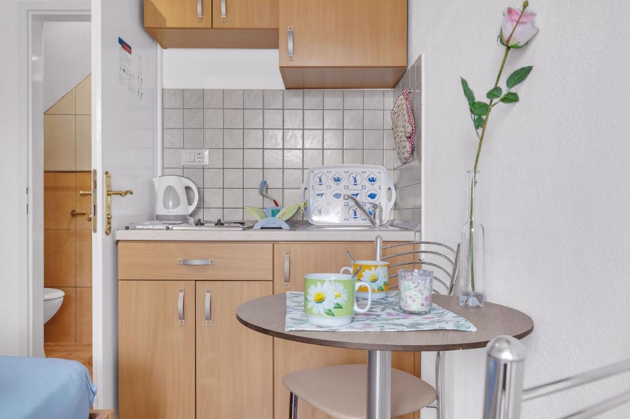 Apartments Lucija Baška Voda Zewnętrze zdjęcie